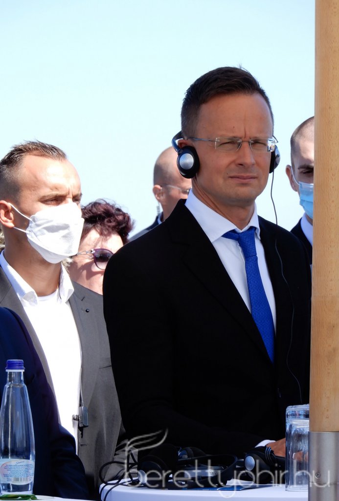 Átadták az M4-es autópálya Ártándig tartó szakaszát14